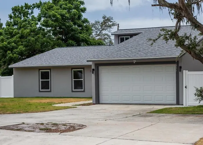 Beautiful Pool Home Minutes From Anna Maria Island